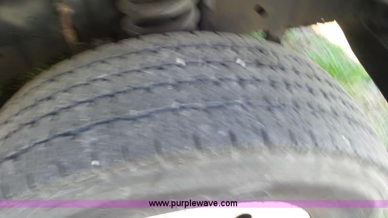 image for item K5238 2005 Ford E350 Super Duty shuttle bus