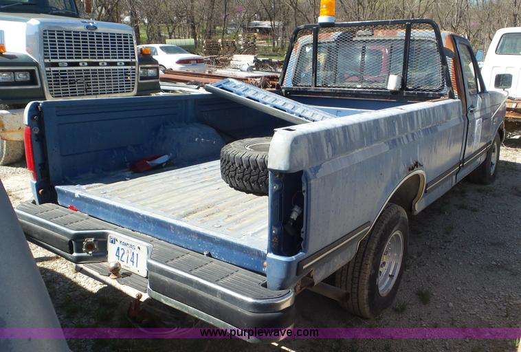 image for item K5242 1991 Ford F150 pickup truck