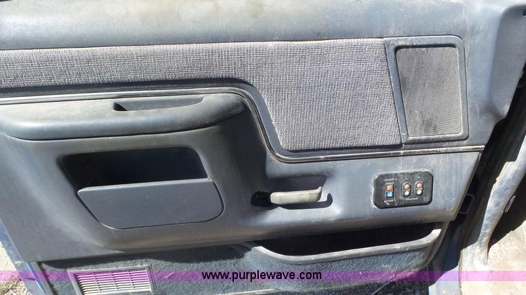 image for item K5242 1991 Ford F150 pickup truck