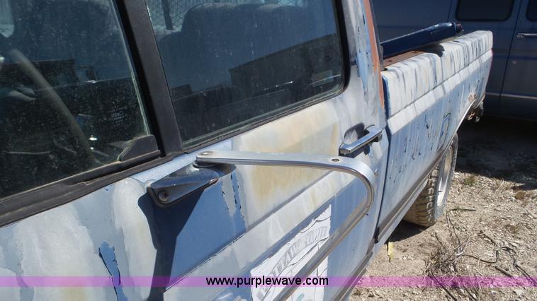 image for item K5242 1991 Ford F150 pickup truck