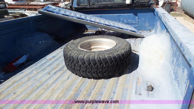 image for item K5242 1991 Ford F150 pickup truck