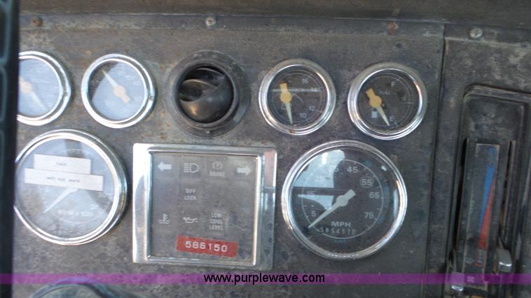 image for item K5244 1989 Ford LTL9000 truck cab and chassis