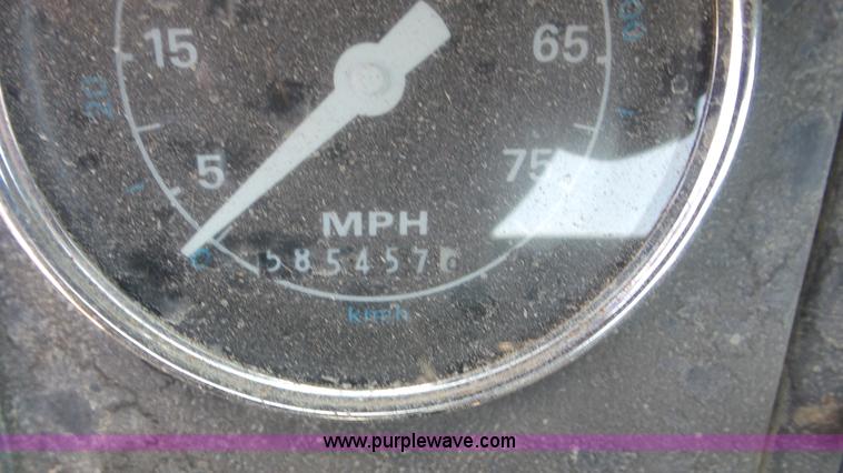 image for item K5244 1989 Ford LTL9000 truck cab and chassis