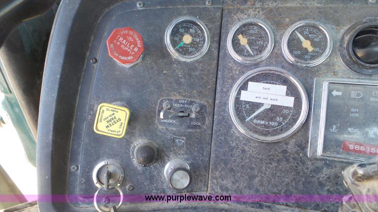 image for item K5244 1989 Ford LTL9000 truck cab and chassis