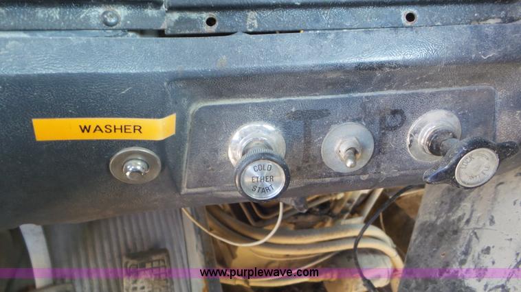 image for item K5244 1989 Ford LTL9000 truck cab and chassis