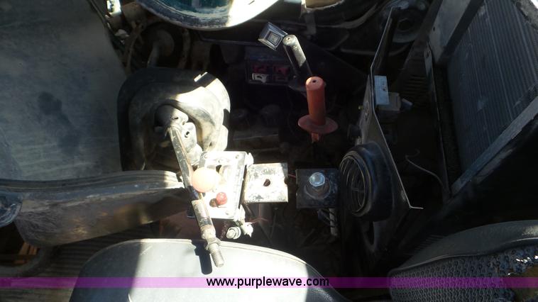 image for item K5244 1989 Ford LTL9000 truck cab and chassis