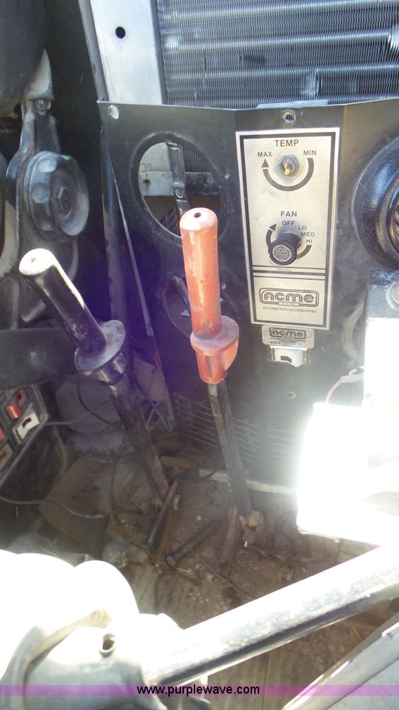 image for item K5244 1989 Ford LTL9000 truck cab and chassis