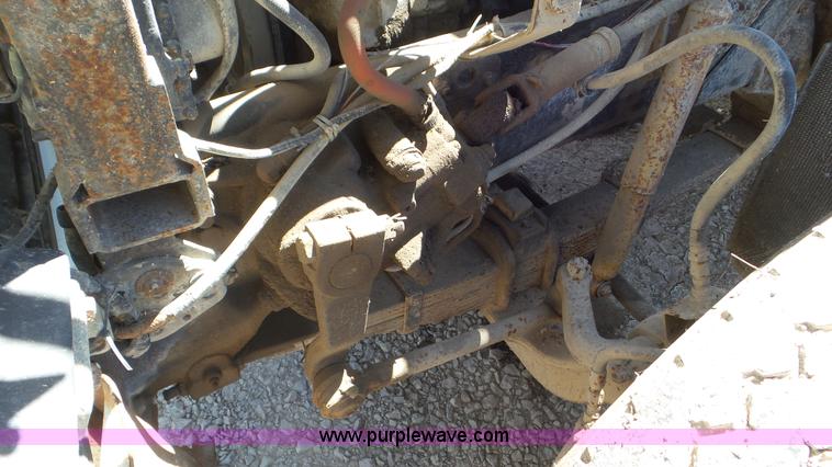 image for item K5244 1989 Ford LTL9000 truck cab and chassis