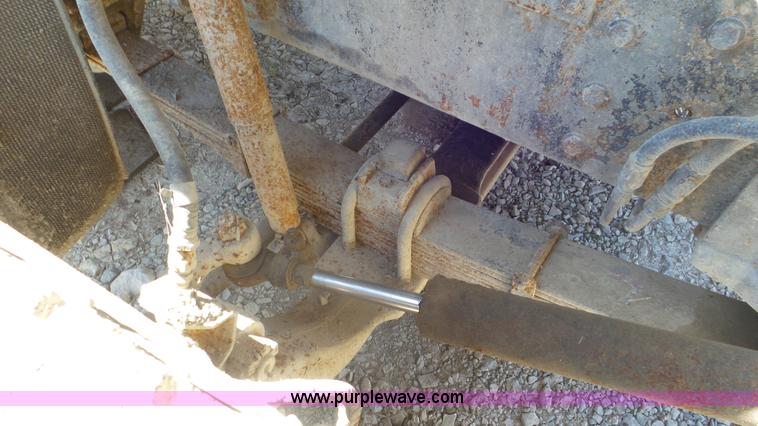 image for item K5244 1989 Ford LTL9000 truck cab and chassis