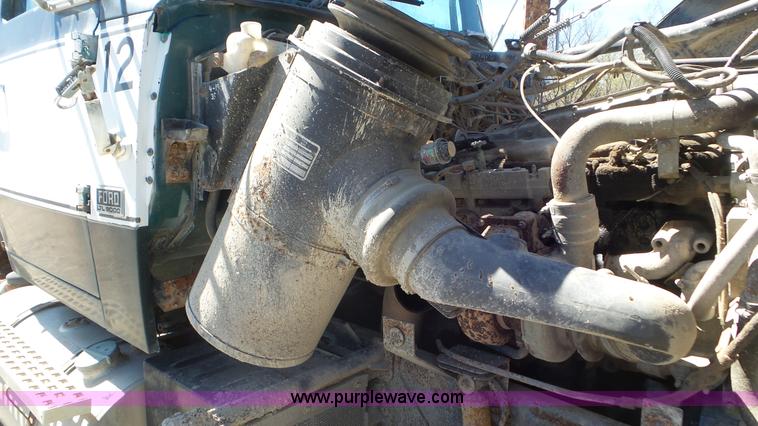 image for item K5244 1989 Ford LTL9000 truck cab and chassis