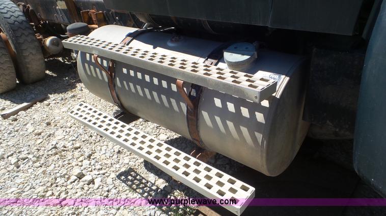 image for item K5244 1989 Ford LTL9000 truck cab and chassis