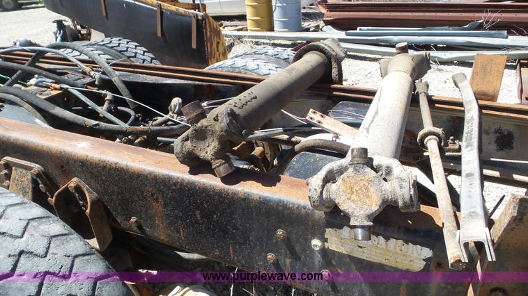 image for item K5244 1989 Ford LTL9000 truck cab and chassis