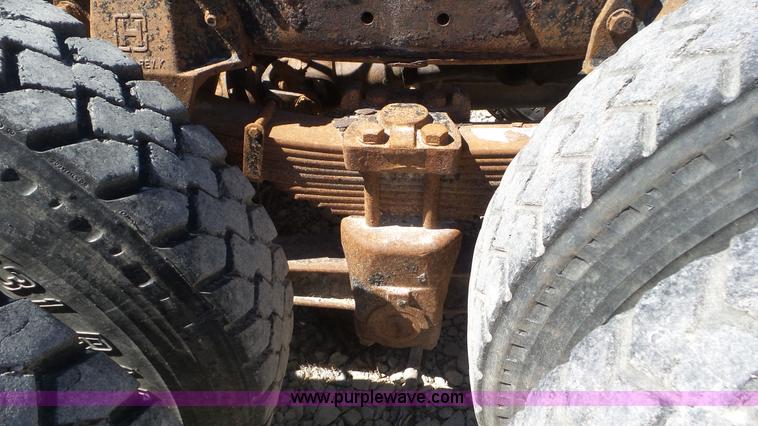 image for item K5244 1989 Ford LTL9000 truck cab and chassis