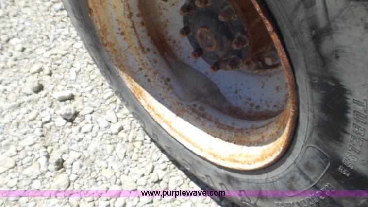 image for item K5244 1989 Ford LTL9000 truck cab and chassis