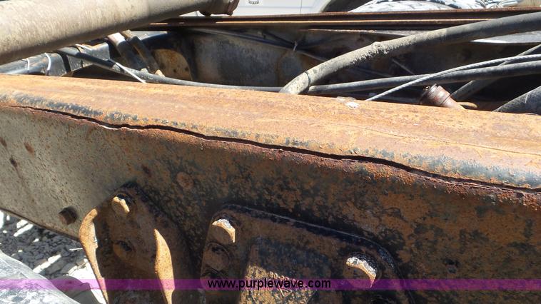 image for item K5244 1989 Ford LTL9000 truck cab and chassis