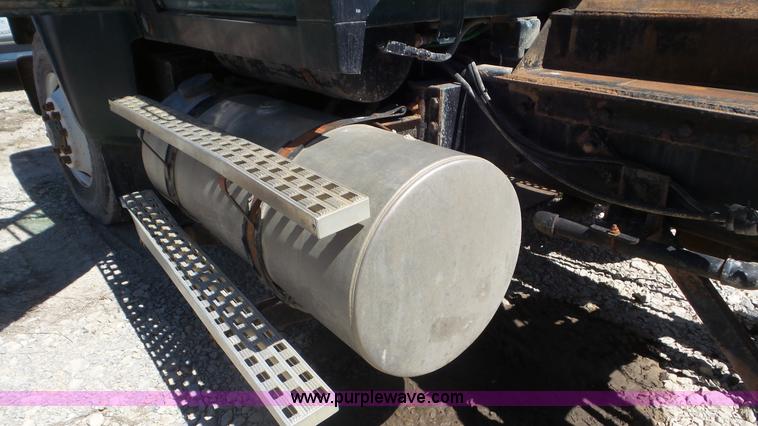 image for item K5244 1989 Ford LTL9000 truck cab and chassis