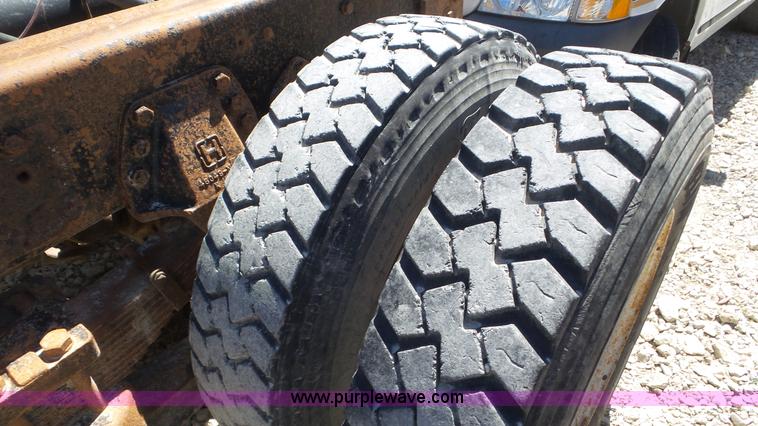 image for item K5244 1989 Ford LTL9000 truck cab and chassis