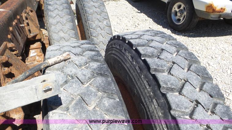 image for item K5244 1989 Ford LTL9000 truck cab and chassis