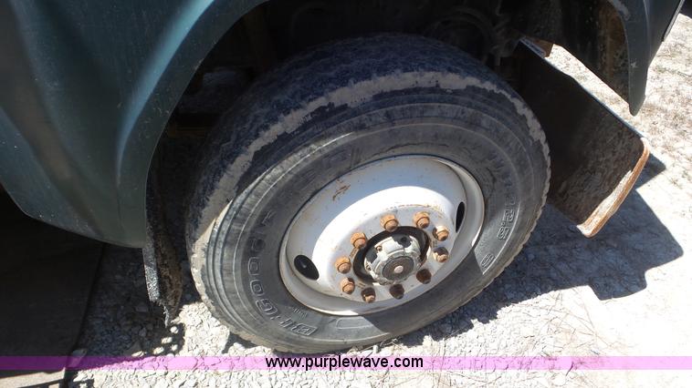 image for item K5244 1989 Ford LTL9000 truck cab and chassis