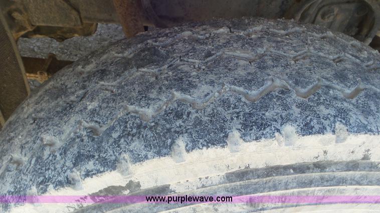 image for item K5244 1989 Ford LTL9000 truck cab and chassis