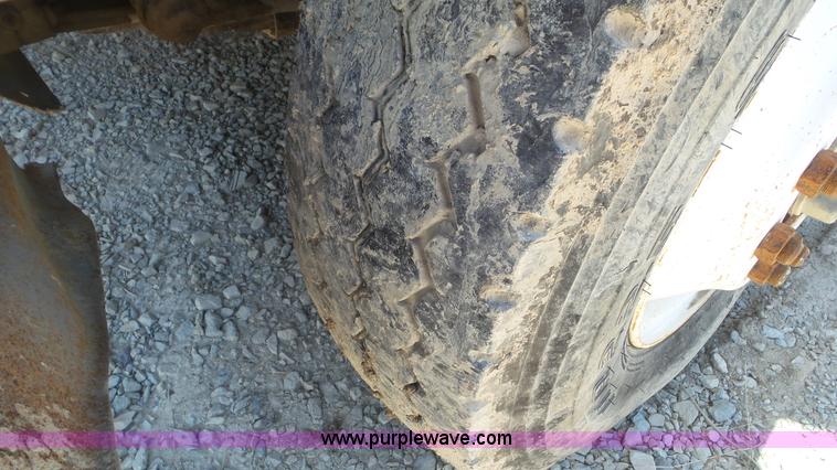 image for item K5244 1989 Ford LTL9000 truck cab and chassis