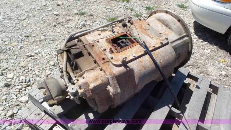 image for item K5244 1989 Ford LTL9000 truck cab and chassis