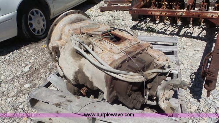 image for item K5244 1989 Ford LTL9000 truck cab and chassis