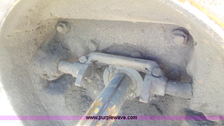 image for item K5244 1989 Ford LTL9000 truck cab and chassis