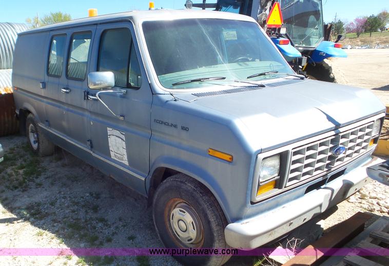 image for item K5245 1990 Ford Econoline E150 van