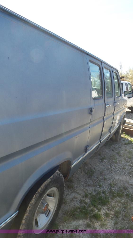 image for item K5245 1990 Ford Econoline E150 van