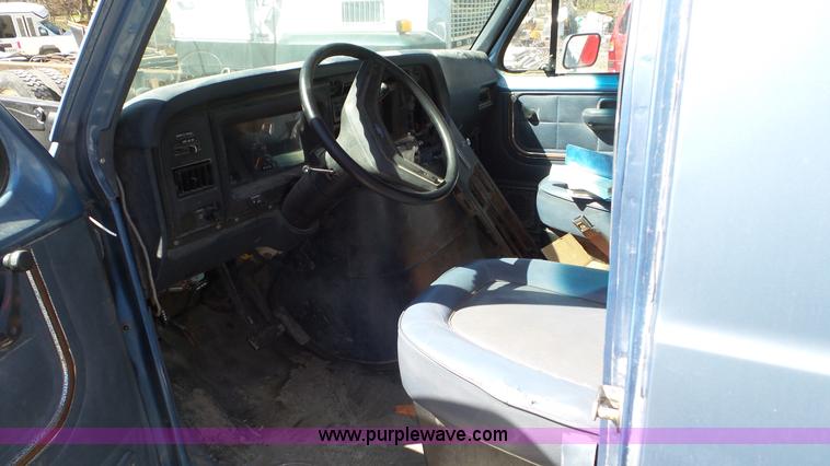 image for item K5245 1990 Ford Econoline E150 van