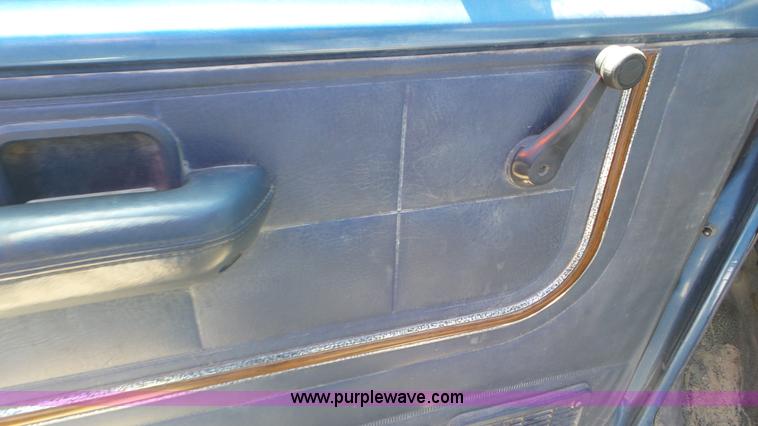 image for item K5245 1990 Ford Econoline E150 van