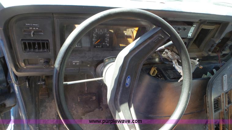 image for item K5245 1990 Ford Econoline E150 van