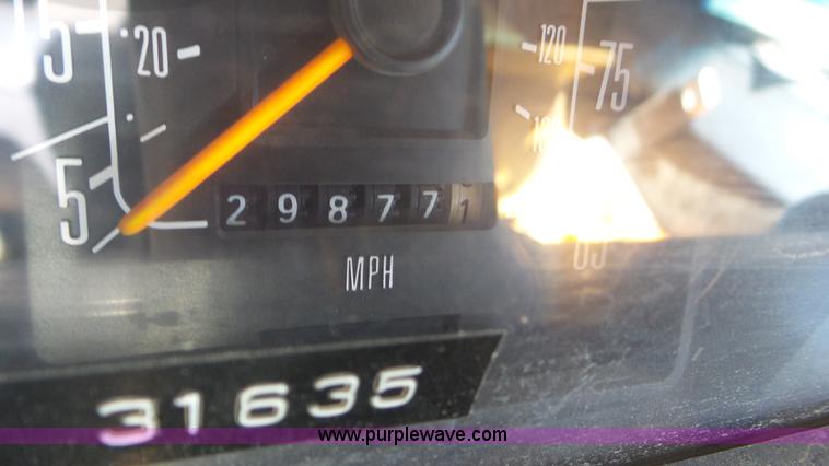 image for item K5245 1990 Ford Econoline E150 van