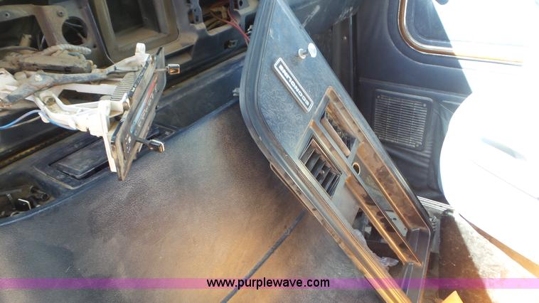 image for item K5245 1990 Ford Econoline E150 van