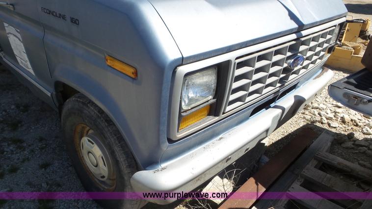 image for item K5245 1990 Ford Econoline E150 van