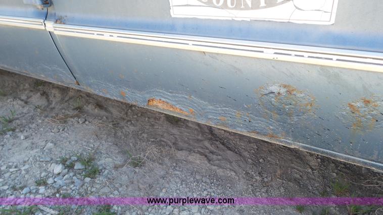 image for item K5245 1990 Ford Econoline E150 van