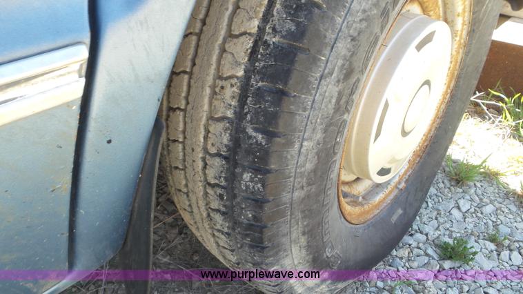 image for item K5245 1990 Ford Econoline E150 van