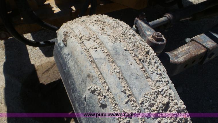 image for item K5246 1996 New Holland 7740 tractor