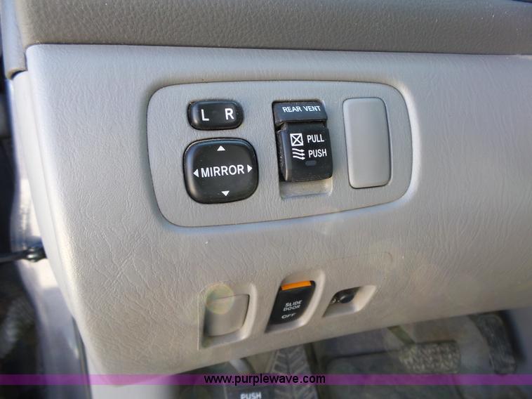 image for item L5650 2010 Toyota Sienna LE van