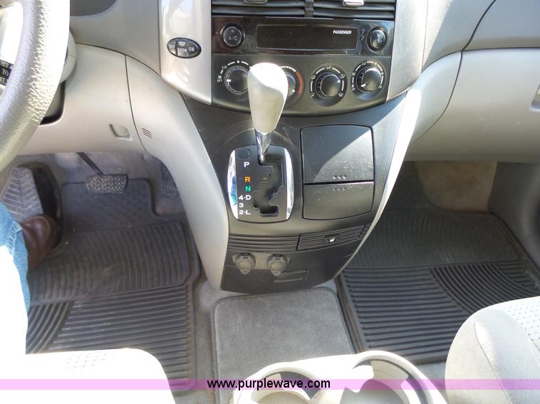 image for item L5650 2010 Toyota Sienna LE van