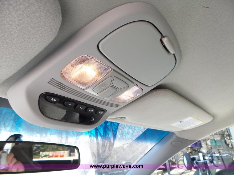 image for item L5650 2010 Toyota Sienna LE van