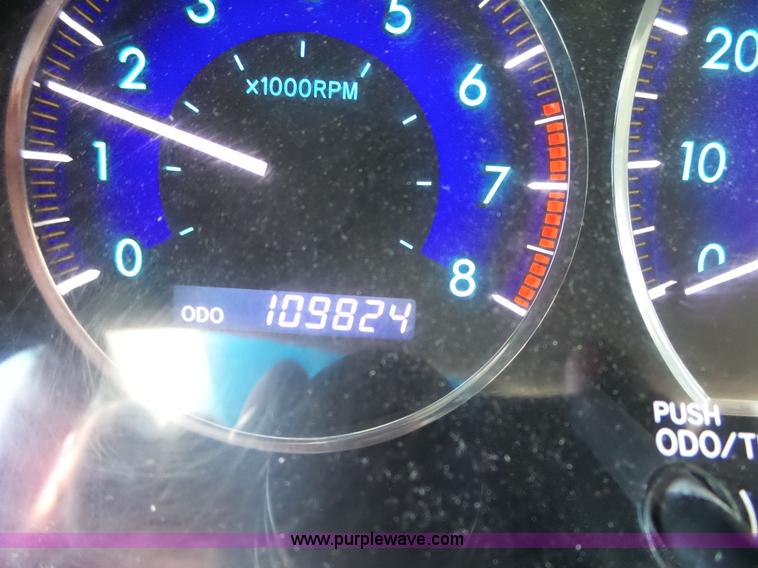 image for item L5650 2010 Toyota Sienna LE van