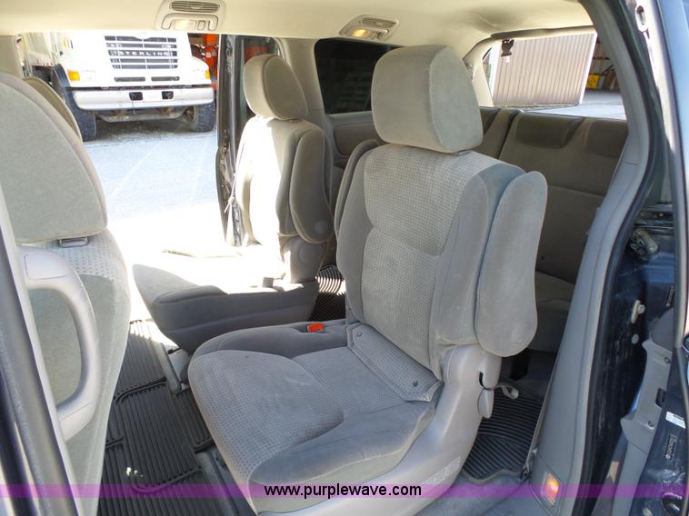 image for item L5650 2010 Toyota Sienna LE van