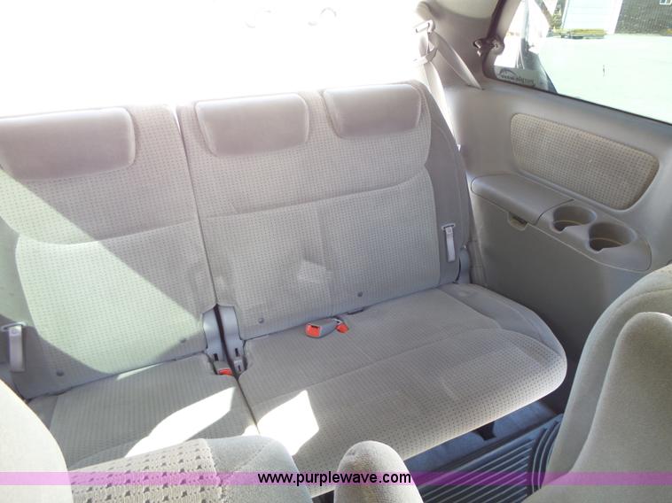 image for item L5650 2010 Toyota Sienna LE van