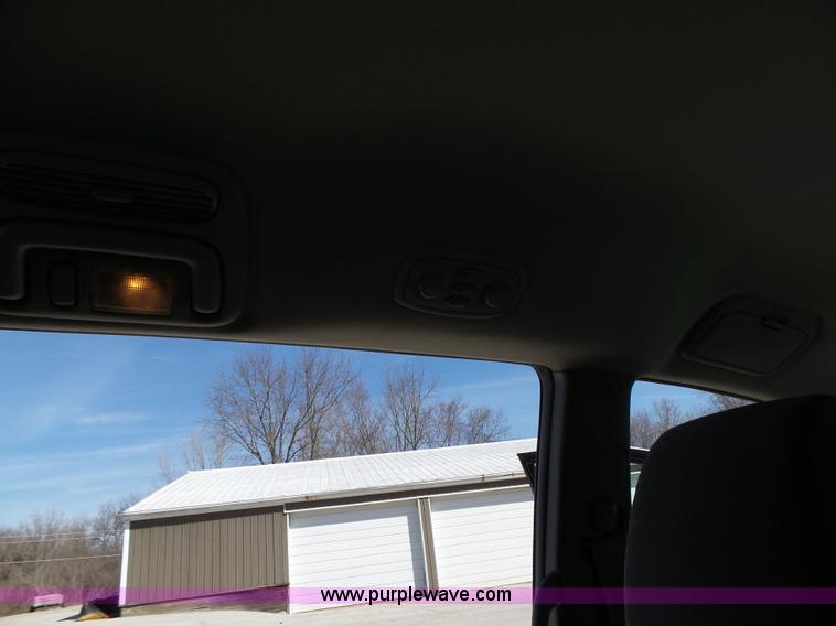 image for item L5650 2010 Toyota Sienna LE van