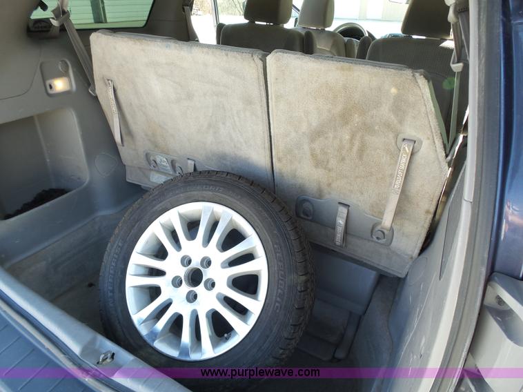 image for item L5650 2010 Toyota Sienna LE van