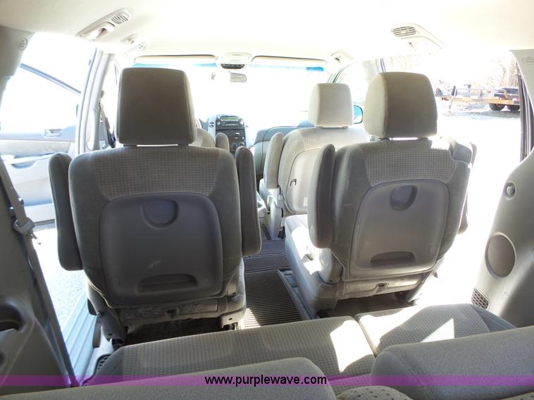 image for item L5650 2010 Toyota Sienna LE van