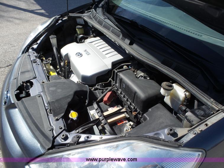 image for item L5650 2010 Toyota Sienna LE van