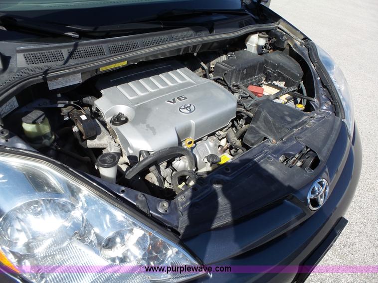 image for item L5650 2010 Toyota Sienna LE van